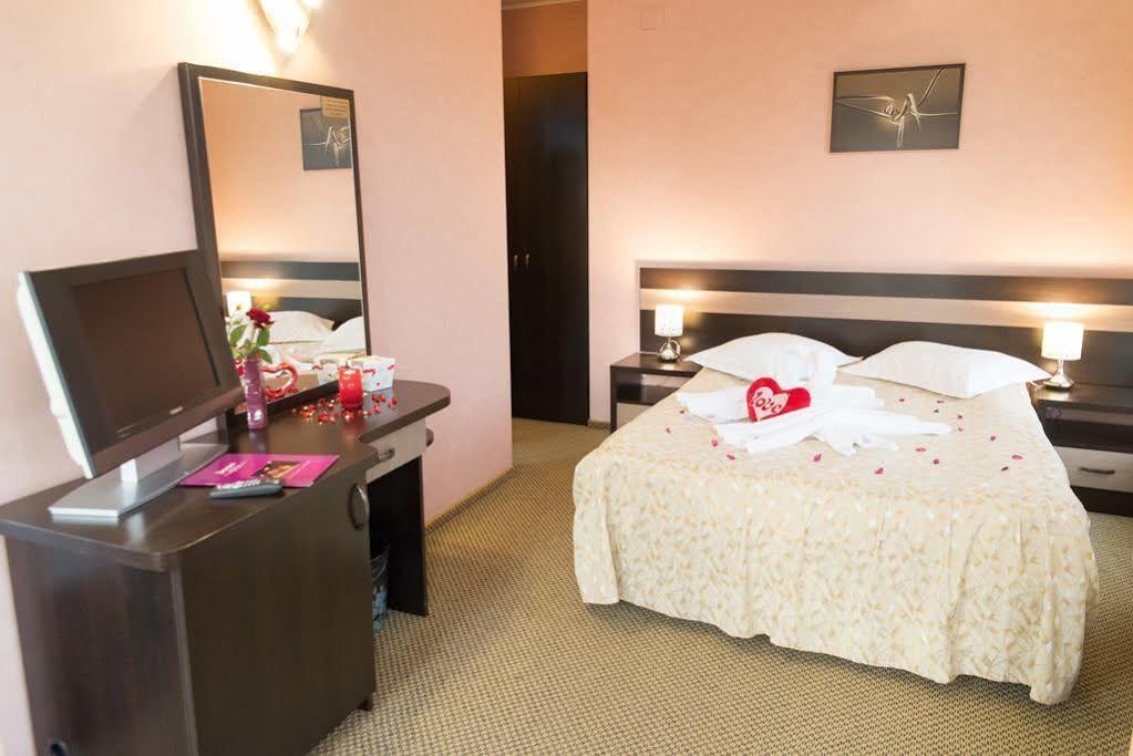 Indiana Hotel ยาช ภายนอก รูปภาพ