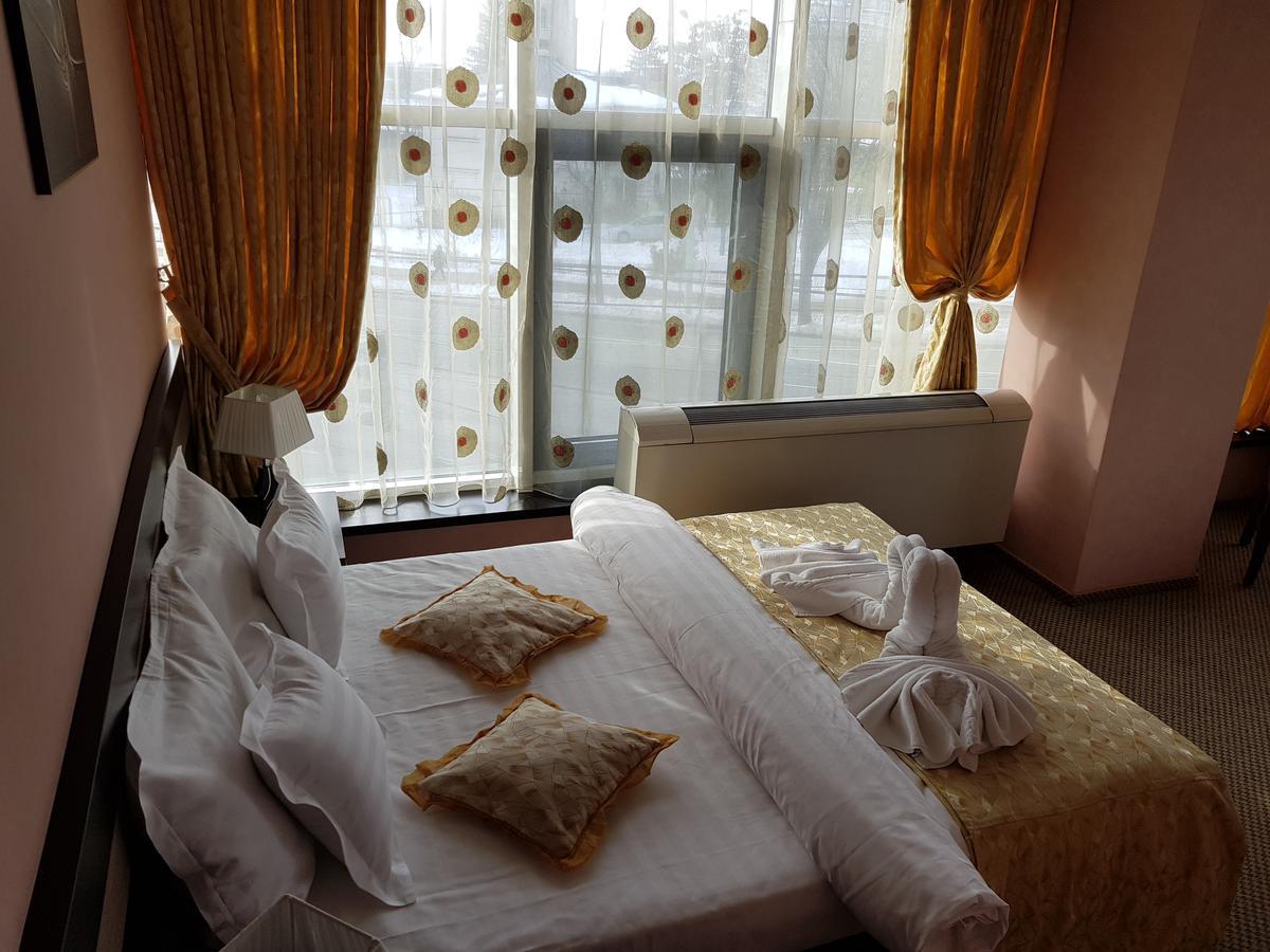 Indiana Hotel ยาช ภายนอก รูปภาพ