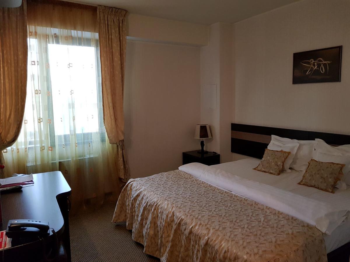 Indiana Hotel ยาช ภายนอก รูปภาพ