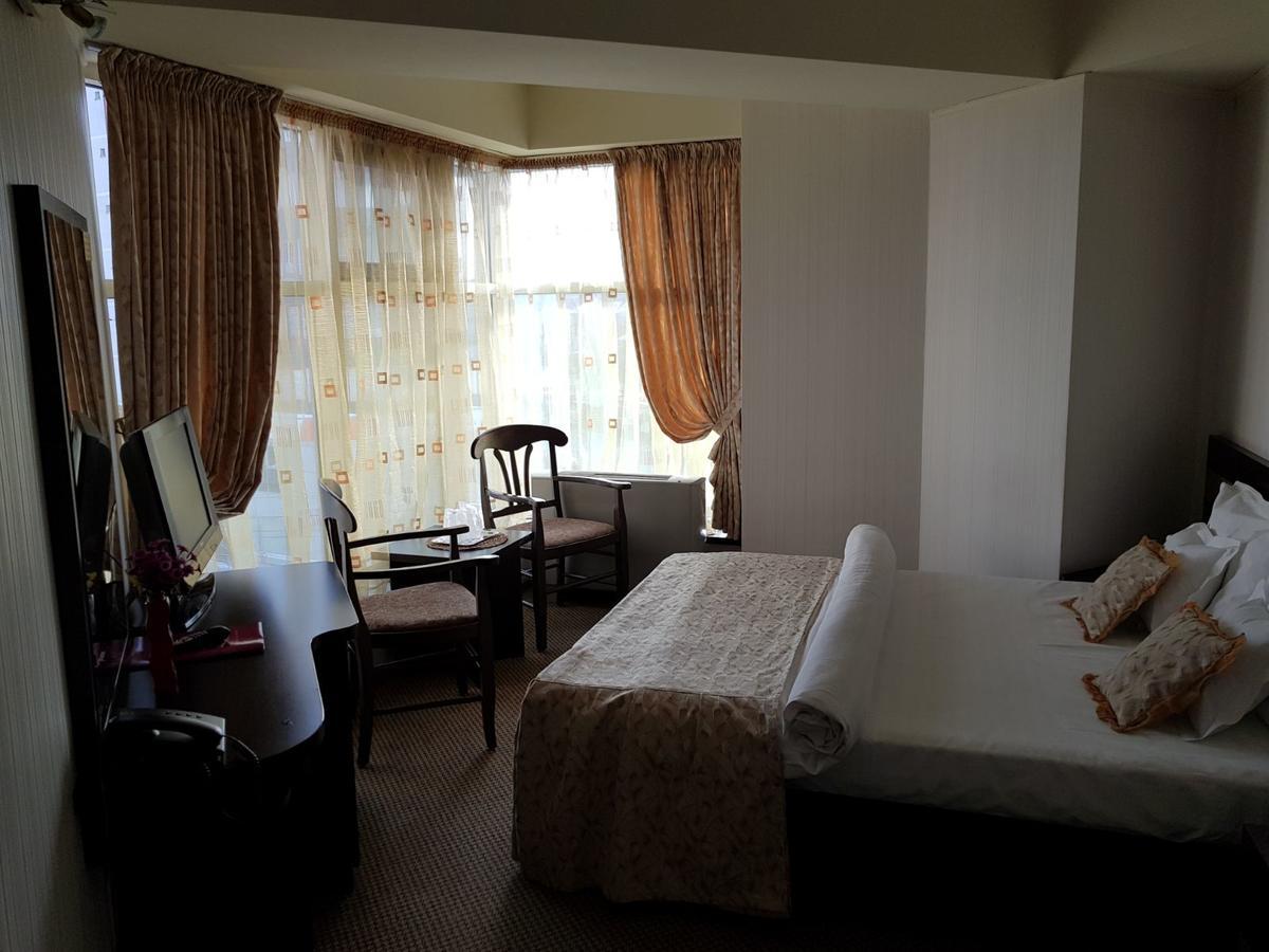 Indiana Hotel ยาช ภายนอก รูปภาพ