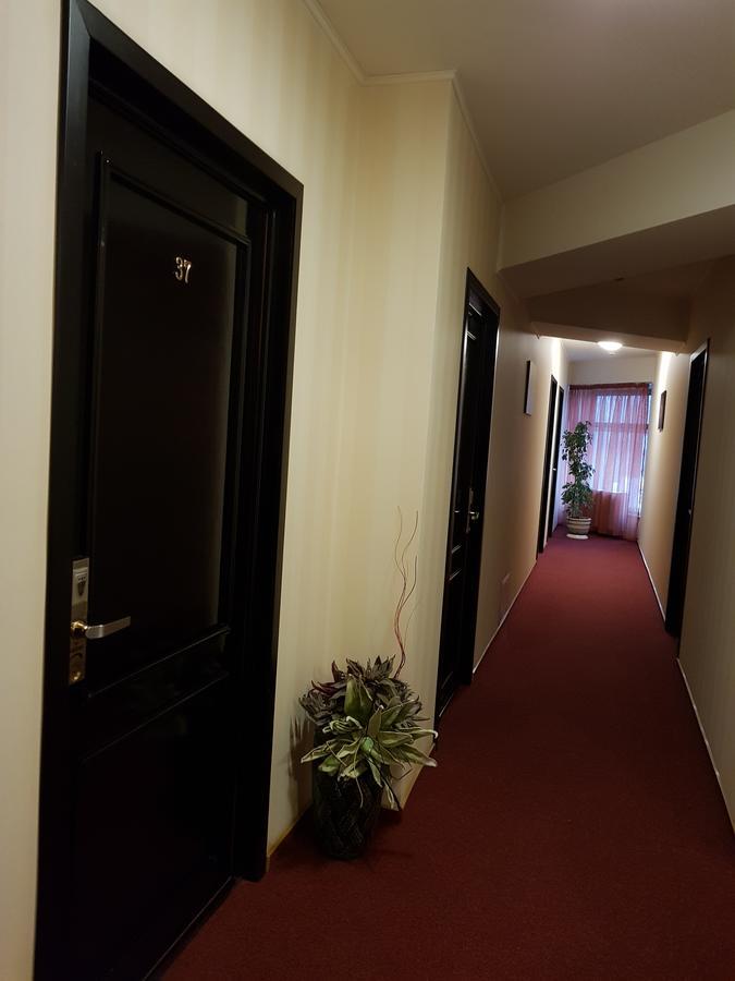 Indiana Hotel ยาช ภายนอก รูปภาพ